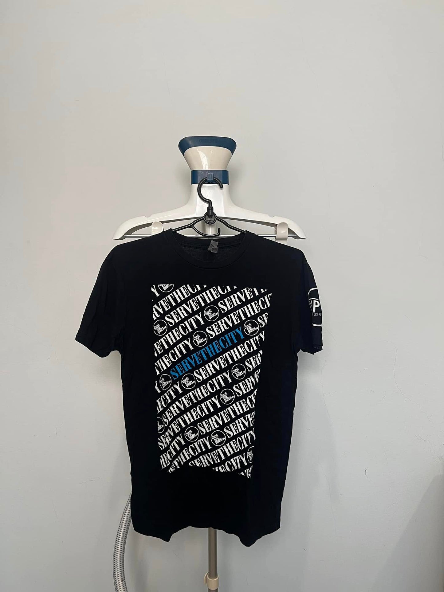 Áo chữ serve-the-city