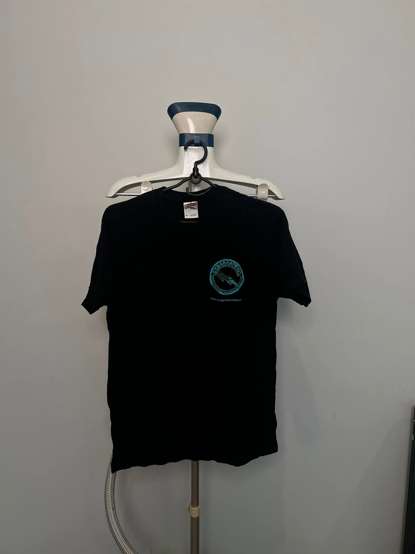 Áo chữ Cyber Patriot